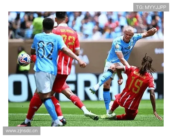 [欧冠]曼城涉险进四强 双方冲突成焦点.